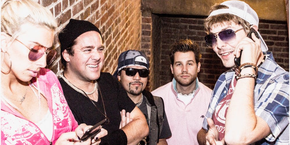 1221_S_Eads's tweet image. Enjoy 2000s music? Come out and support So Fetch, a 2000s tribute band, at the Clarendon Ballroom! #offthechain #coolbeans #wassssup

goo.gl/kSp5Eh