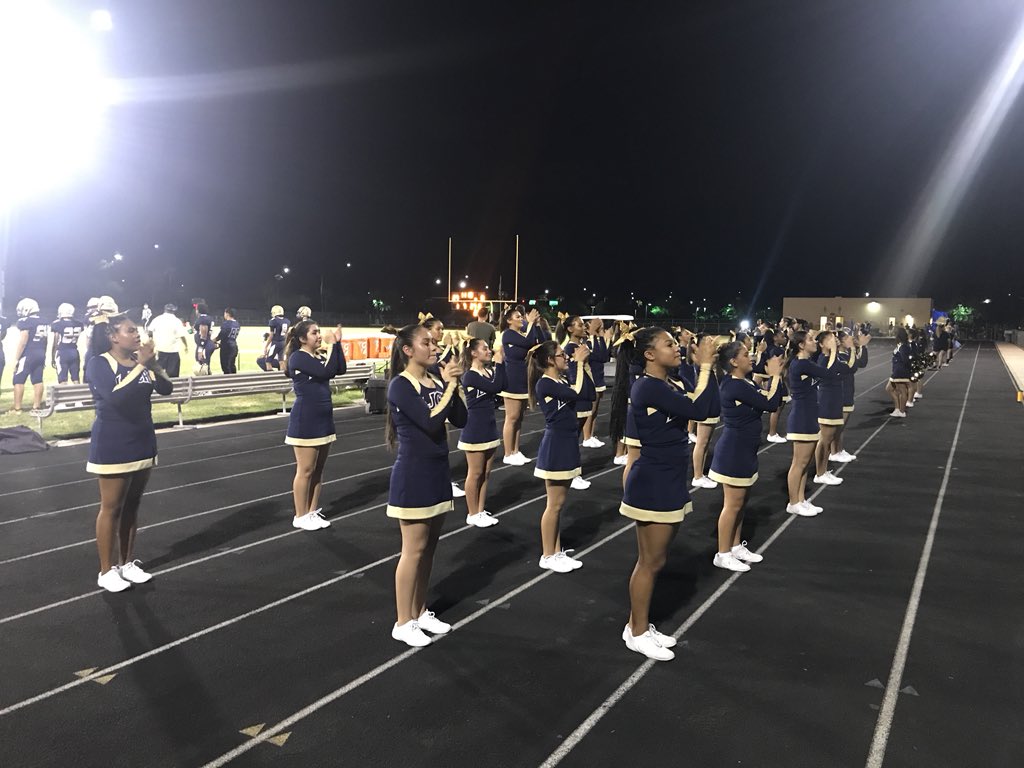 La Joya Lobos up 27 to 0! Let’s go Lobos 🐺🏈 #LobosRiseAbove2019 #lajoyalink #lobonation🐺 #LoboFootball