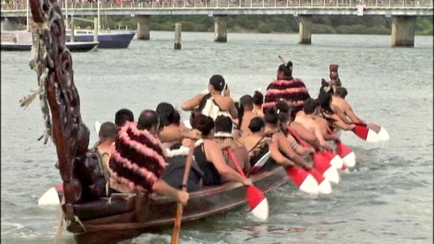 写真は、ニュージーランドの先住民マオリが伝統行事で使うカヌー。これ