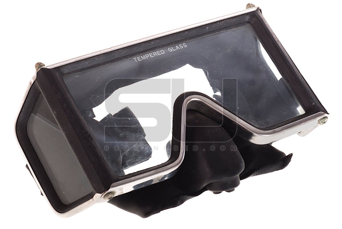 screenused's tweet image. The shark movie that started it all - Jaws! - check out this piece in our auction that goes live tomorrow, Aug 25, at 10am Pacific Time - Jaws / Hooper's Dive Mask (Richard Dreyfuss) - icollector.com/Jaws-Hooper-s-…