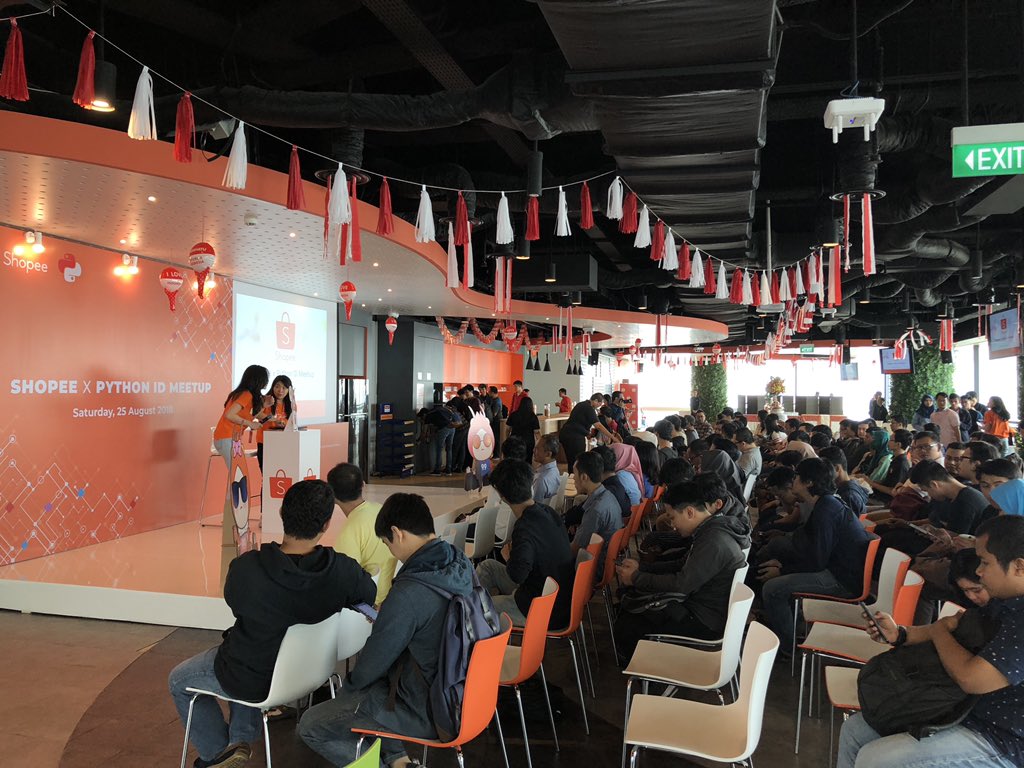 id_python's tweet image. Meetup PythonID X Shopee dimulai! #Shopee #PythonID