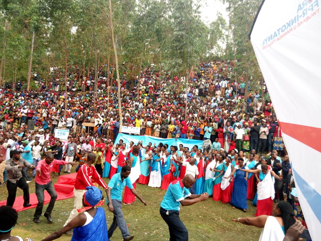 rulindo_Fpr's tweet photo. None kuwa 24/08/2018,
Ibikorwa byo kwamamaza abakandida Depite b'Umuryango FPR INKOTANYI @rulindo_Fpr  byakomereje mu murenge wa Buyoga, abanyamuryango bari bafite morale nyinshi.
#ToraFPRINKOTANYI https://t.co/ICZ4Jpk3LY