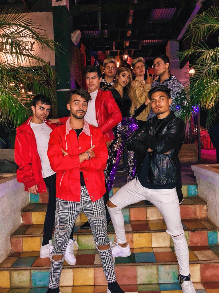 dosogas's tweet photo. La crew de ojos blancos ❤️ @ladivaza @lajose @imartinezp_ @emartineeez @Paugalindo https://t.co/2d0ko5A3bN