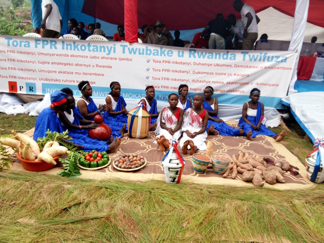 rulindo_Fpr's tweet photo. None kuwa 24/08/2018,
Ibikorwa byo kwamamaza abakandida Depite b'Umuryango FPR INKOTANYI @rulindo_Fpr  byakomereje mu murenge wa Buyoga, abanyamuryango bari bafite morale nyinshi.
#ToraFPRINKOTANYI https://t.co/ICZ4Jpk3LY