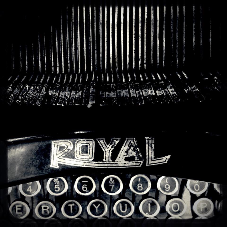 NKruetzfeldt's tweet image. Typewriters 🖤🖤🖤
#typewritter #loveit #blackandwhitephoto
