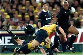 *.O]\[€. .]_O\/€.* tweet media