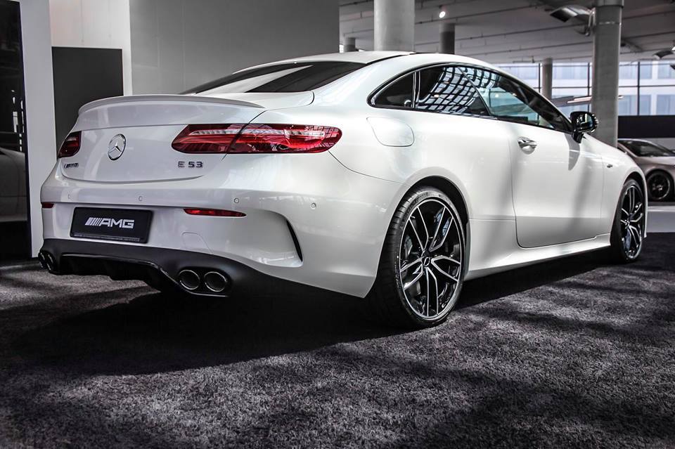 MercedesAMG's tweet photo. The Mercedes-AMG E 53 4MATIC+ Coupé is a force to be reckoned with. Its new six-cylinder in-line engine features EQ Boost which provides astounding power delivery. #DrivingPerformance

[Csn: 8.8-8.7 l/100km | CO2: 203-200 g/km]

📷: @MercedesBenz Berlin https://t.co/CTDhebrAYv