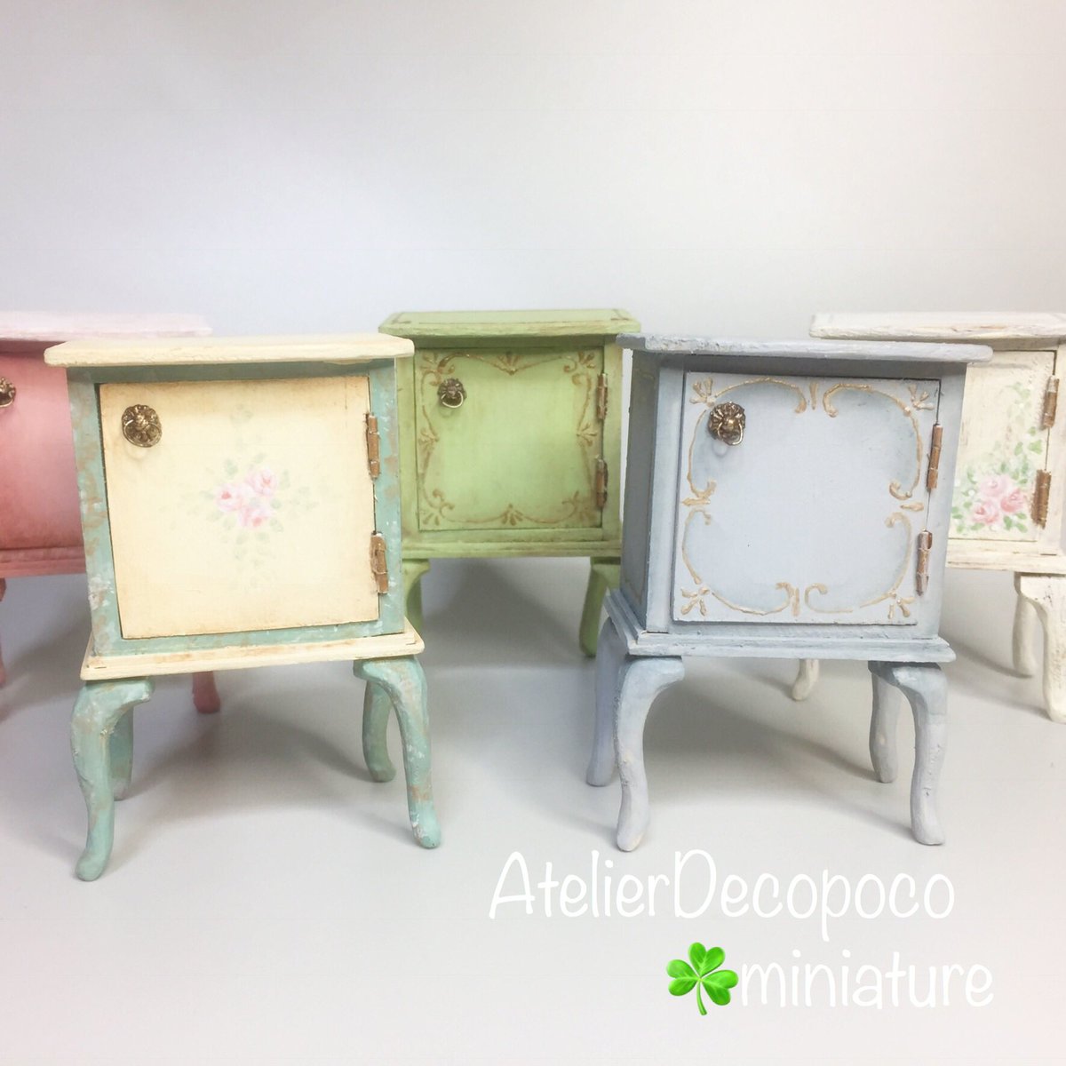 Atelierdecopoco 先日の猫脚キャビネットにpaintしました どのキャビネットにどのステンドグラスランプを置こうかな Miniature ミニチュア ドールハウス Doolhouse 猫脚家具 家具絵付け ステンドグラスランプ トールペイント ミニチュアアート
