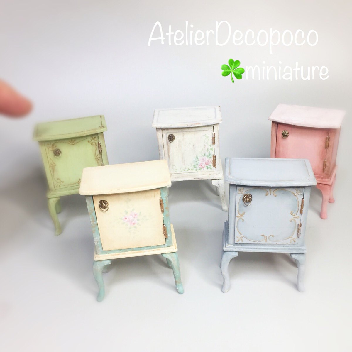 Atelierdecopoco Auf Twitter 先日の猫脚キャビネットにpaintしました どのキャビネットにどのステンドグラスランプを置こうかな Miniature ミニチュア ドールハウス Doolhouse 猫脚家具 家具絵付け ステンドグラスランプ トールペイント ミニチュアアート