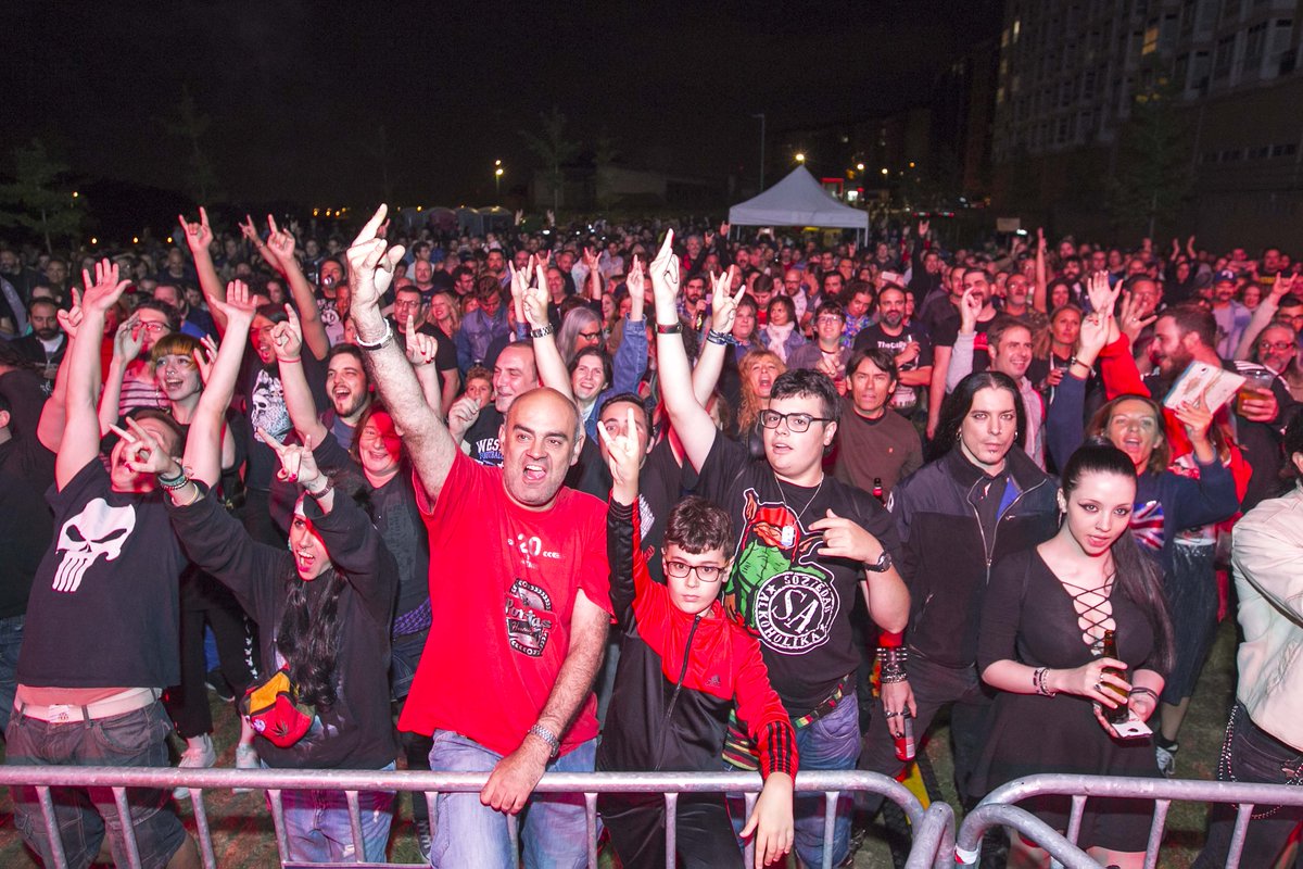 ConcelloCoruna's tweet photo. Galería | A veciñanza de Novo Mesoiro celebrou onde a primeira xornada das súas festas, que concluíu co concerto de Exit, Obús e Metal Tribute. https://t.co/E79xcSxTk8 https://t.co/PM8tlFsFz5