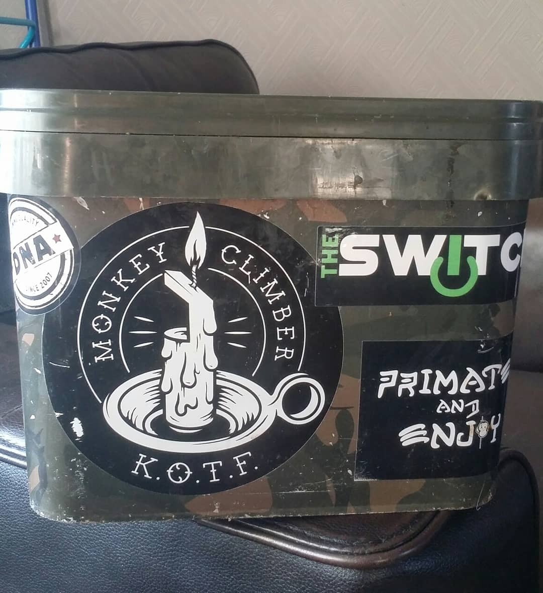 BowyerNez's tweet photo. @mark_pitchers now thats carpy. Need some more stickers tho 👍. @DNABaitsUK https://t.co/Vk2OZYgjE7