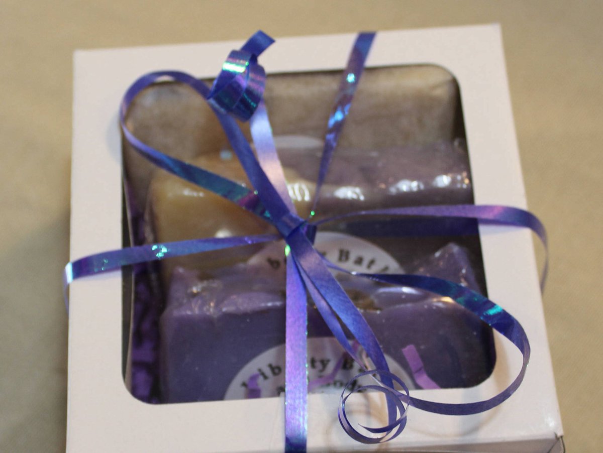 libertysoap's tweet photo. Floral Soap Gift Box Handcrafted Lilac Soap, Lavender Bar Soap, Oatmeal Honey Soap, Gifts Under 15, Mother's Day Gift, Birthday Gift https://t.co/tl9i8glQrD #Etsy #LibertyBathAndBody #GiftBasket https://t.co/WafRPvjOie