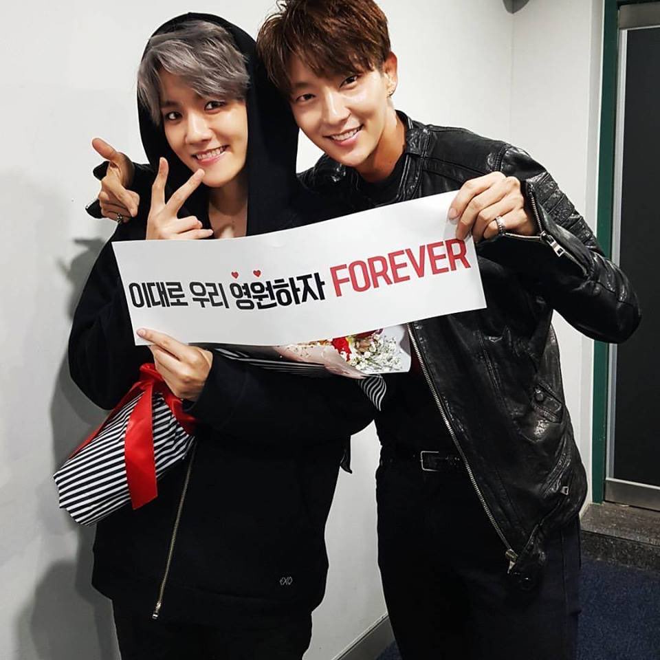 JoonGiTurkey's tweet photo. Joon Gi’nin kilo vermesine ilk  tepkilerden biri Moon Lovers dizisinde beraber oynadığı Byun Baek-Hyun’dan gelmiş,2017 yılında bir ınstagram gönderisine ” Hyung neden bu kadar çok kilo verdin T_T. ” yazmıştır. Joon Gi ise ”Hyun-ah Seni özledim~! Evime gel kk” cevabını vermiştir. https://t.co/ezruy57d0t