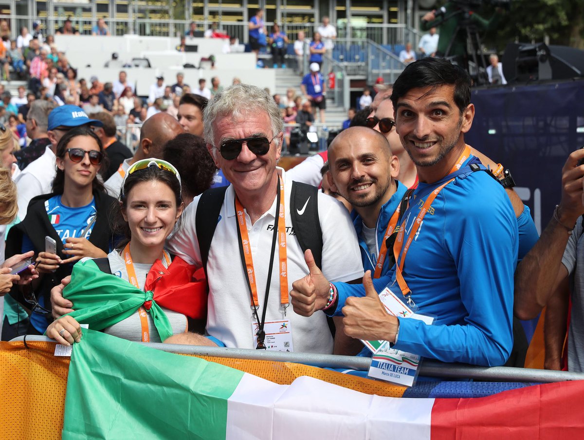 marcodlc81's tweet photo. Non importa se sei deluso dalla tua prestazione..quando sventola il tricolore bisogna festeggiare;se poi è grazie all’impresa di una persona a te cara allora bisogna farlo davvero con il sorriso!!🇮🇹🇮🇹🇮🇹🇮🇹 thanks to Giancarlo Colombo for📷 https://t.co/mYb9JMSjeP