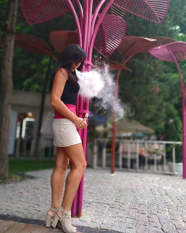 vaping_daily's tweet photo. #vapeporn #vBag #vapeon #vapelyfe #vapegirls #vapegirl #vapesociety #vapemodel #vapefamily #vapechicks #vapestagram #tanyashka_vape #tanyashka #vapemodels https://t.co/UTYeuenWmD