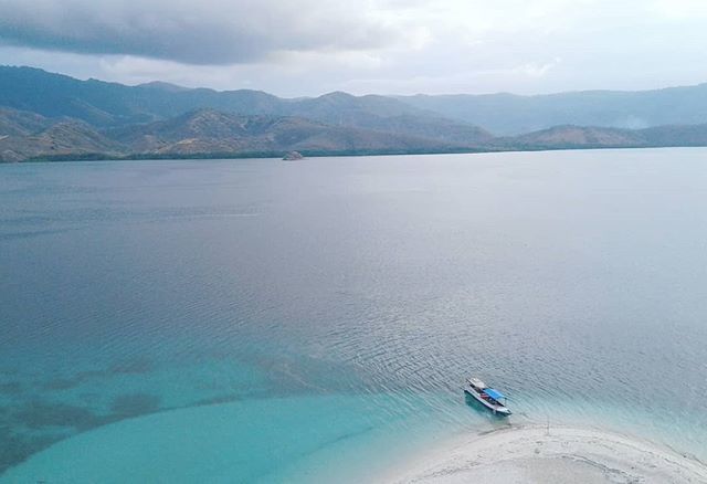 BHedonia's tweet photo. Lose yourself. Rutong, 17 Islands National Park, Flores, Indonesia.

#longroadtoParis #thisiswhy #light #evaporate #peace #barefeet #breathe #17islands #riung #flores #indonesia #dryseason #storm #mototravel #overland #solo #giantloop #metzeler #guglatec… https://t.co/W38W3dyDwt https://t.co/3GjuPOM0pO