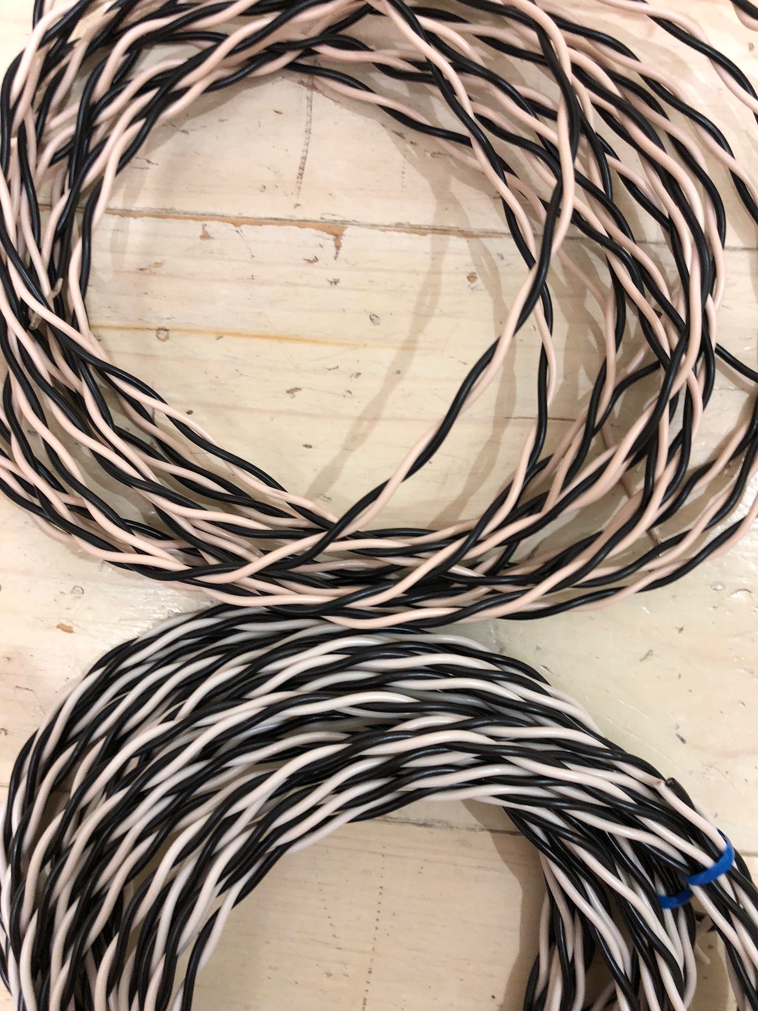 Themaker With Covid 19 ベルデンスピーカーケーブル 8470 どっちが 本物 上が サウンドハウス こもった白 下が プロケーブル ハッキリした白 ベルデン スピーカーケーブル スピーカー T Co U8f9xzf9c5 Twitter