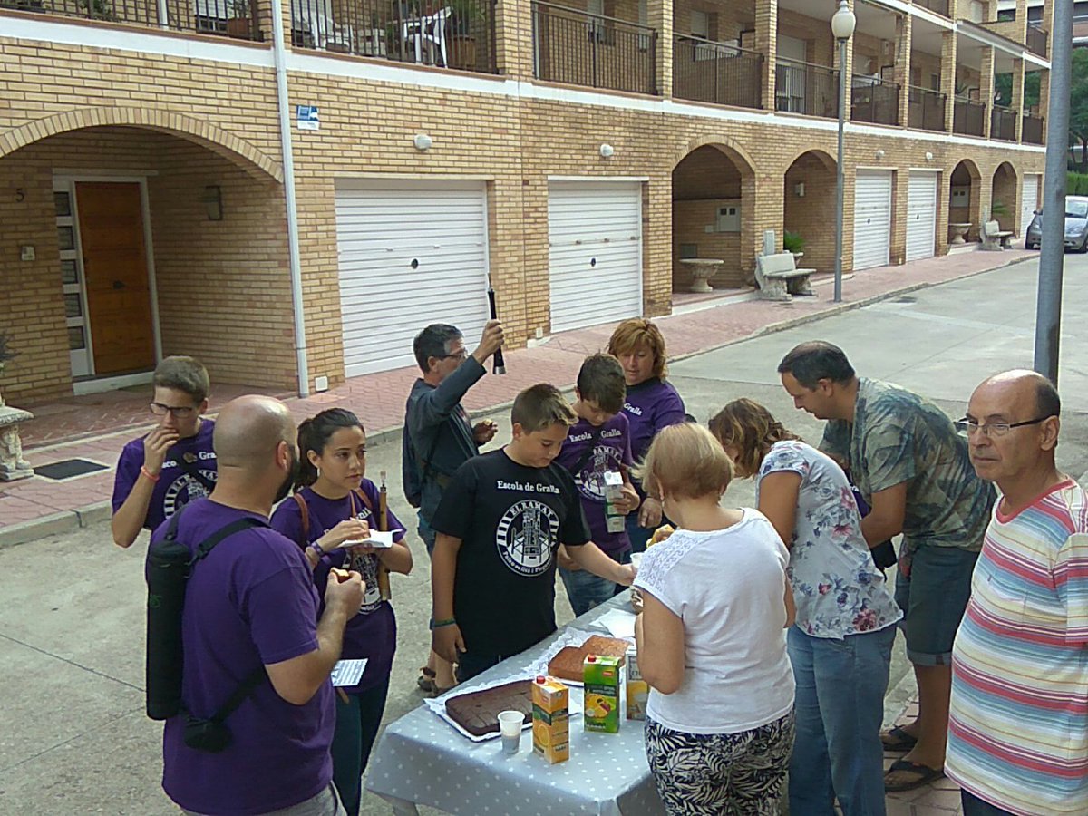 A la parada de Can Bonet i seguim amb les Matinades 2018 i despertant tot el poble! #FMPSIP <a href="/palauplegamans/">Ajuntament Palau-solità i Plegamans</a>