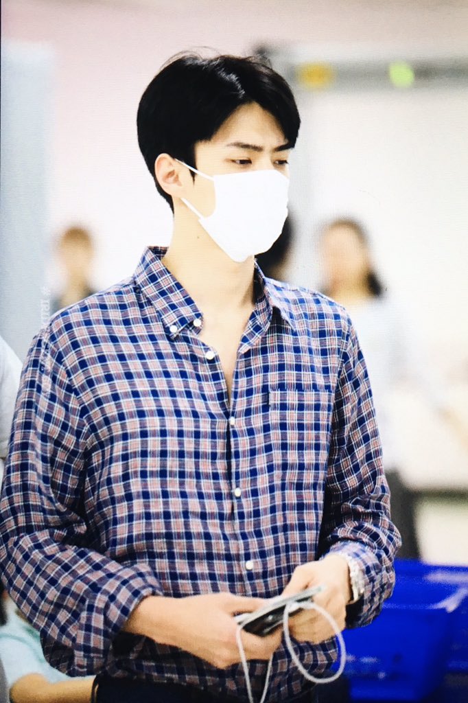 iridescent_boy's tweet photo. 180825 GMP 세훈 체크 남방 입는거 좋아서 나 주글래😖 글구 맨날 이뿐 것만 골라 입구와😖 세훈 대체😖

#세훈 #SEHUN #EXO #독고리와인드 https://t.co/6u68ZBHgDZ