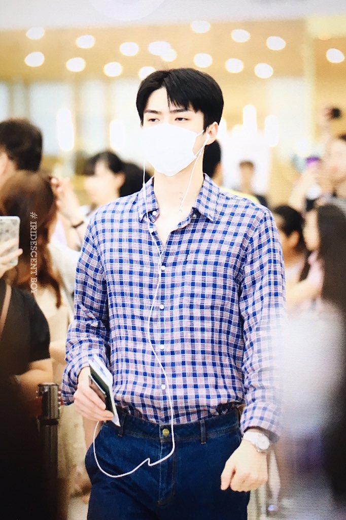 180825 GMP 세훈 체크 남방 입는거 좋아서 나 주글래😖 글구 맨날 이뿐 것만 골라 입구와😖 세훈 대체😖

#세훈 #SEHUN #EXO #독고리와인드