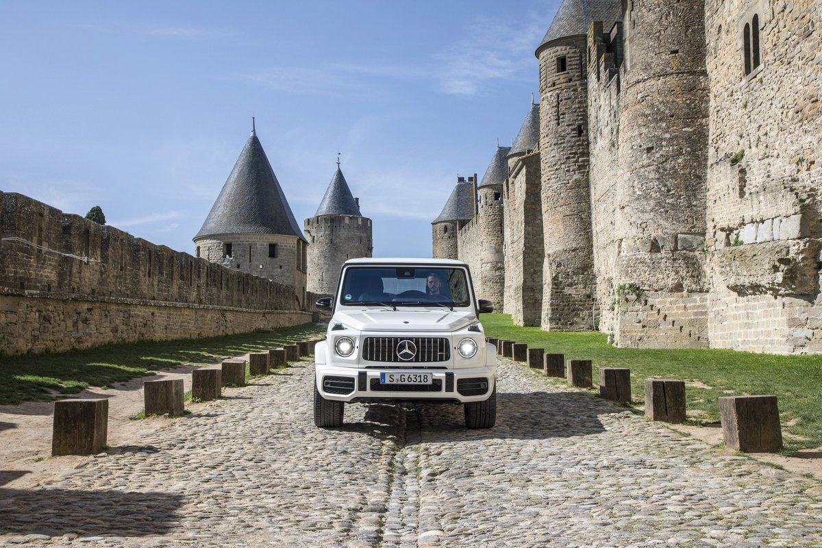 Your chariot has arrived, my lord! Be the king of the castle wherever you go in the Mercedes-AMG G 63. #StrongerThanTime

[Csn: 13.1 l/100km | CO2: 299 g/km]