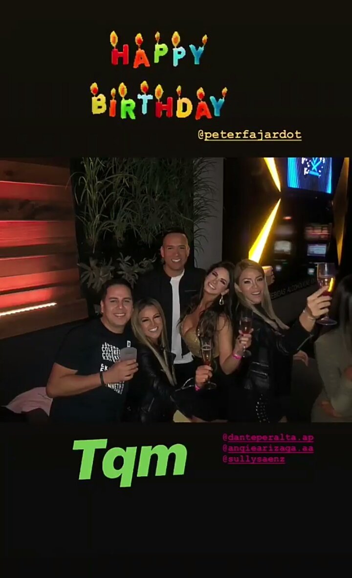SheylaRFans's tweet photo. Uy se juntarooooon😂👏 Están celebrando el cumple de Peter 🎶
@_sheyoficial https://t.co/vI6LW0KIJe