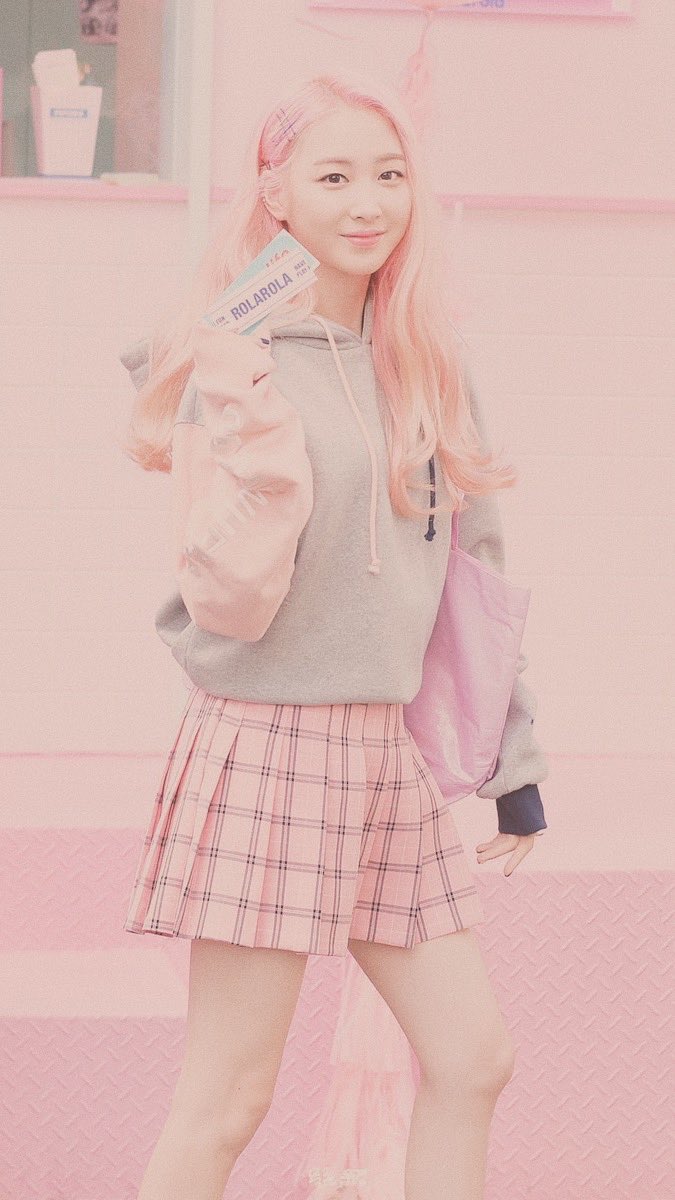 petitsyoon's tweet photo. soft yukyung lock screen and home screen. 

>rt or like if saved 
>dm me for requests https://t.co/5Qg8n7mMN3