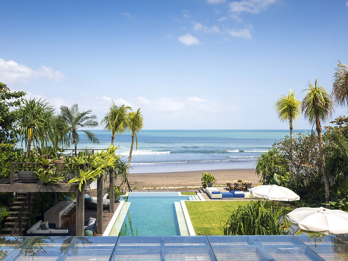 Heavenrentals's tweet photo. This Stunning #Villa with Tennis Court is a Glittering Star among Seminyak’s rare #Beachfront Villas ~ Book Now: https://t.co/6GIJmFkB2g #luxuryvilla #luxurytravel #villarentals #designvilla #design #travel #lifestyle #bali #travelblogger #wanderlust #weddingvilla #weddingvenue https://t.co/39eMsMxb71