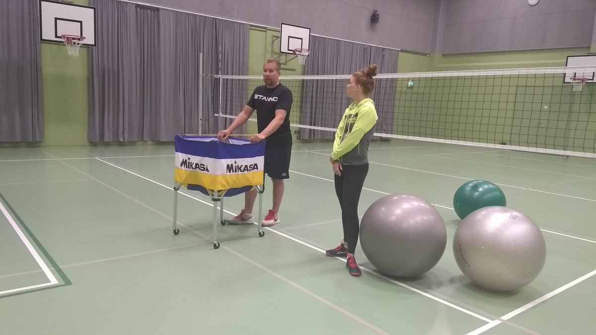 Skibroo's tweet photo. Sami Kurttila ja Katja Kylmäaho juttelee siittä, mitä on olla #passari ? #PoSu #Osua #junnulentis #Dleiri #Oulu #Kastelli https://t.co/vsWhtd9dHY