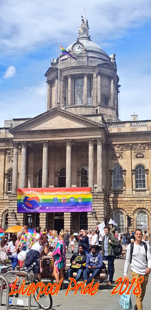 SFoodbanks's tweet image. Solidarity with @MayorofGM &amp;amp; all those attending #ManchesterPride2018 from Reds &amp;amp; Blues on Merseyside.

Hunger doesn't discrimate, neither do we.

#HungerDoesntWearClubColours  #EFC #LFC #MCFC #MUFC