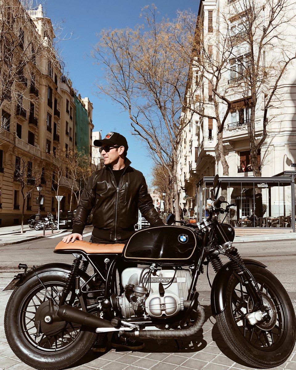 CafeRacerDreams's tweet photo. Early mornings in summer! Back to work for @JaimeColsa 😎
#caferacerdreams #crd103 #caferacer #rideon https://t.co/Cebf3P6znR