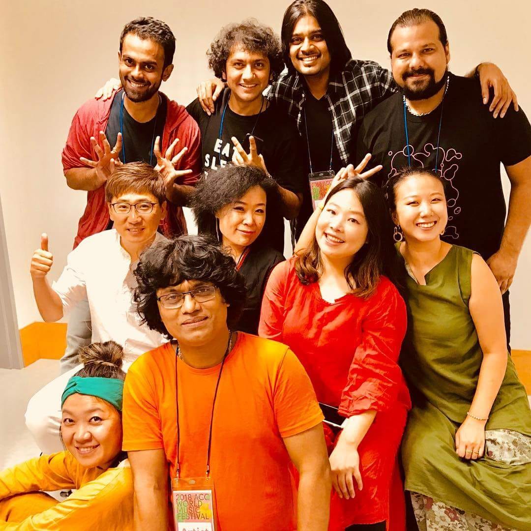 RaviCharySitar's tweet photo. Snapped after an enthralling presentation of this never-before oriental blend with contemporary Indian music here in South Korea as #RaviChary Crossing collaborates with the #TuneBand #Korea at the AICC World Music festival at Seoul !! @ginobanks83 @Bassinnova @SangeetHaldipur https://t.co/vYtLhBR52x