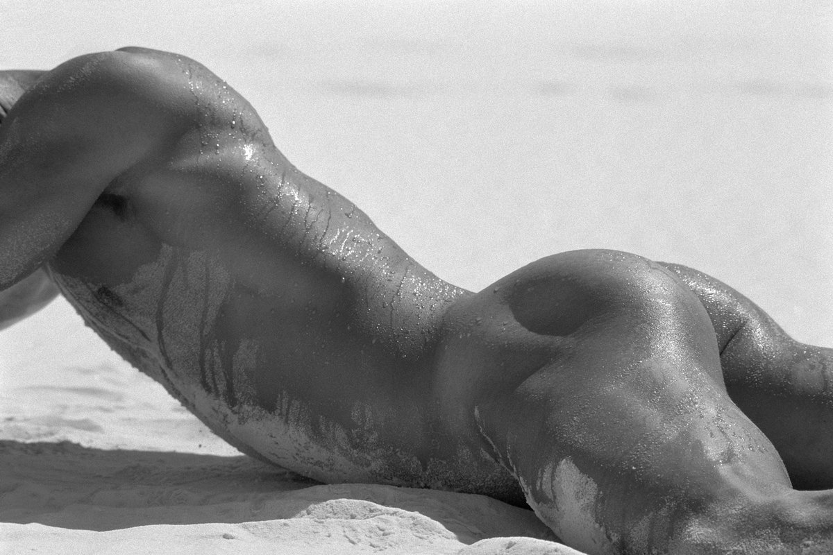 BustersJezebel's tweet photo. #bellcurvebutt #barebutt #beachbutt #sandybutt @skiwinters https://t.co/5G1s58B5G9