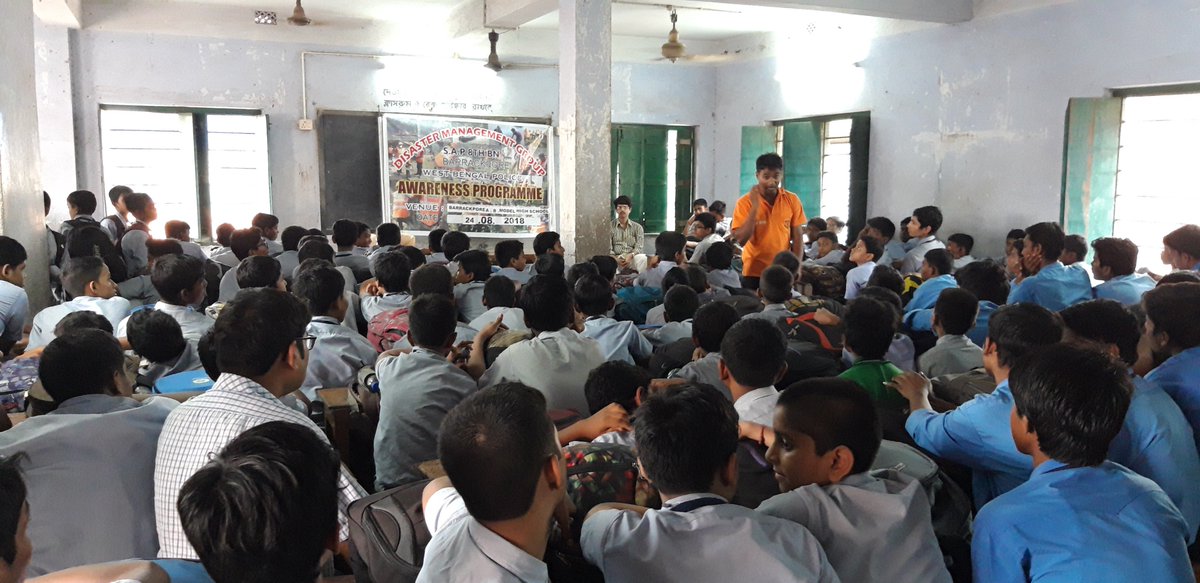 WBPolice's tweet photo. An awareness Program organised by #DisasterManagementGroup of SAP 8th Bn. Barrackpore between School students & give some basic tips for the safety from Natural calamities. https://t.co/V7iMfJBEwC