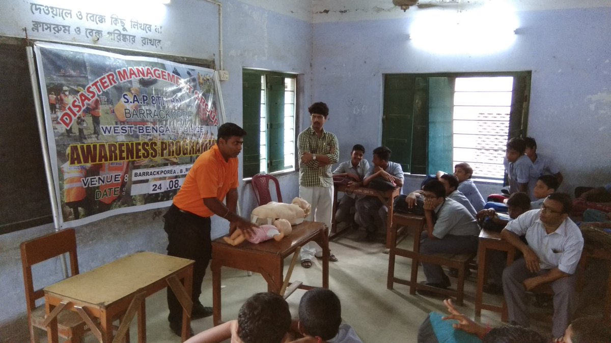 WBPolice's tweet photo. An awareness Program organised by #DisasterManagementGroup of SAP 8th Bn. Barrackpore between School students & give some basic tips for the safety from Natural calamities. https://t.co/V7iMfJBEwC