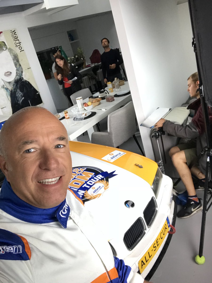 TomCoronel's tweet image. Weer een nieuwe #Allsecur reklame aan t opnemen 😂😂
Er gaat weer gelachen worden 💯 % vroeg begonnen met #TimCoronel