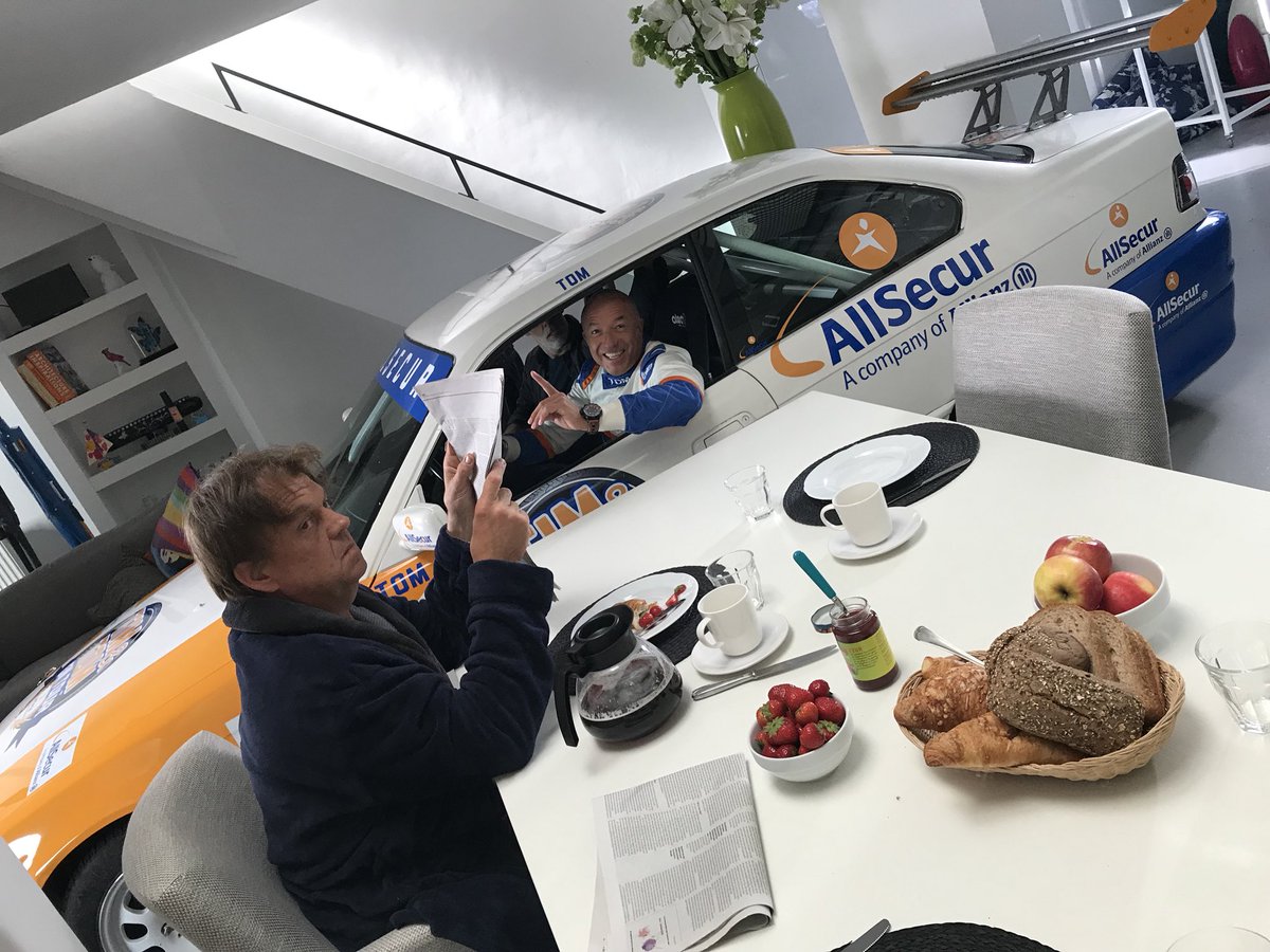 TomCoronel's tweet image. Weer een nieuwe #Allsecur reklame aan t opnemen 😂😂
Er gaat weer gelachen worden 💯 % vroeg begonnen met #TimCoronel