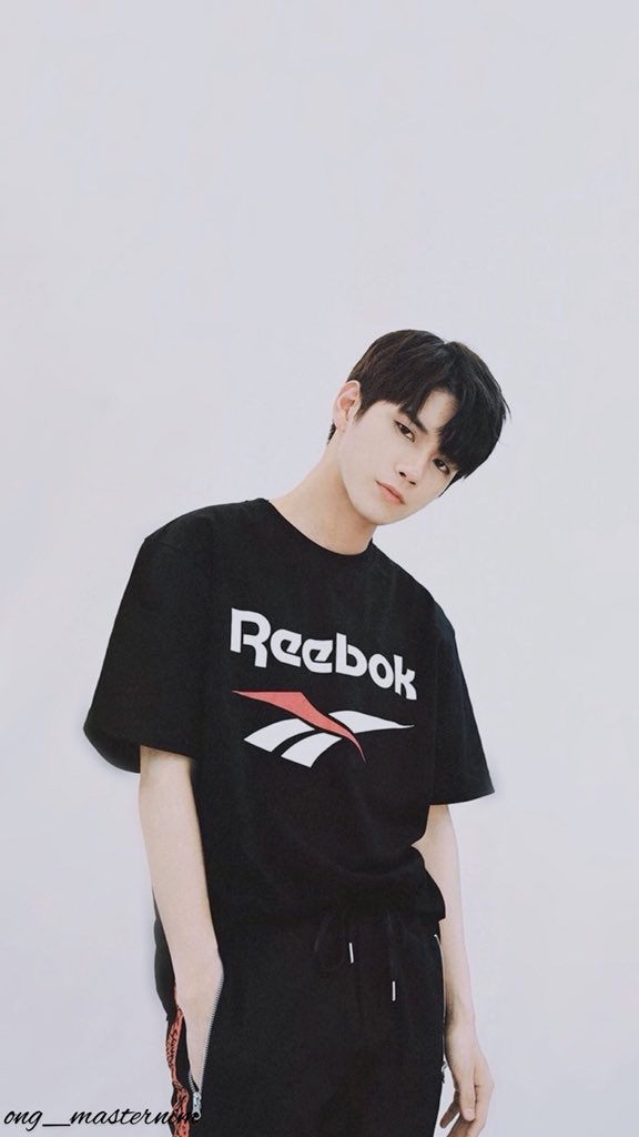 ong_masternim's tweet photo. Wallpaper special birthday Ong Seongwu 💙✨🌹🎁

[THREAD] ㅎㅎㅎ https://t.co/8UYJG0fm8X