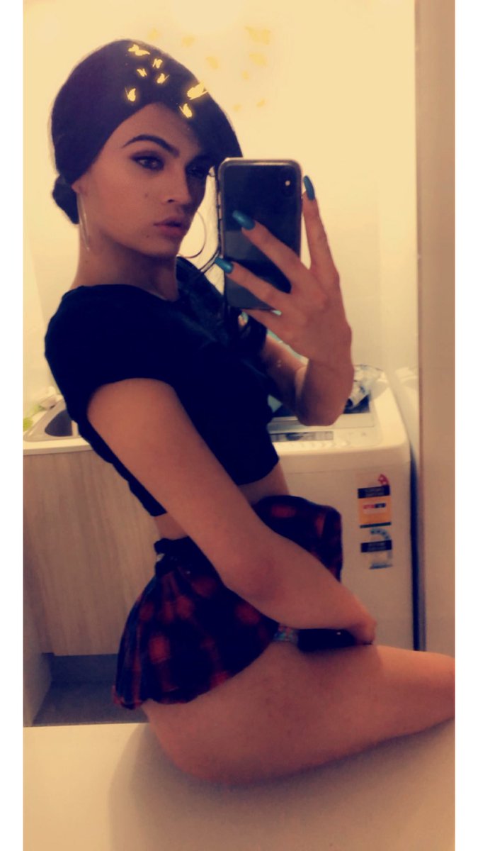 Bellabrowne9's tweet photo. Hey Boy! Good afternoon I hope you have a nice day today and I’m take a photo of me preparing for work. #perth #wa #trans #cock #booth #top #vers #escort #RETWEEET https://t.co/pp55nsZsvD