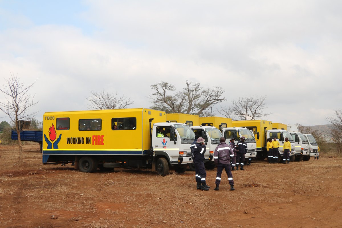 environmentza's tweet photo. @wo_fire is on stand by at Ha-Matsila Village, Limpopo for any emergencies and to do the guard of honour. WoF is an #EPWP providing work opportunities to young men and women.The Programme is funded by the DEA #BiodiversityEconomy https://t.co/yXIfUPLW6d