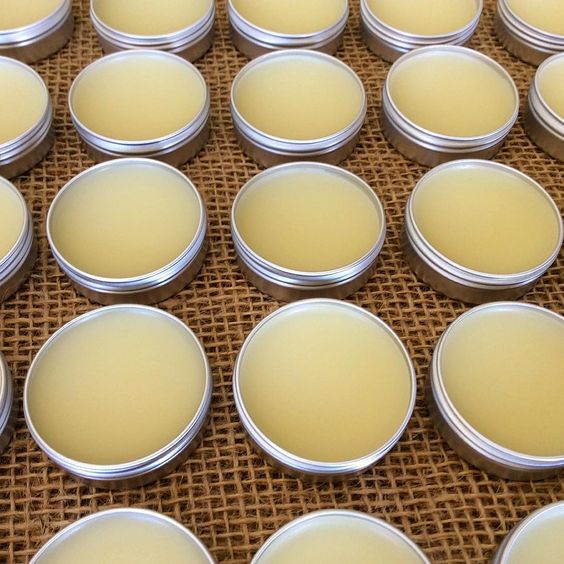 ElliesFarmShop's tweet photo. Our pure, natural lip balm comes in environmentally friendly tins &amp; we make it using beeswax from our own honeybees https://t.co/uPcuHFVHfz #naturegiftsday #Crafturday #craftshout #UKGiftHour #womaninbizhour https://t.co/S6MwgX67nu