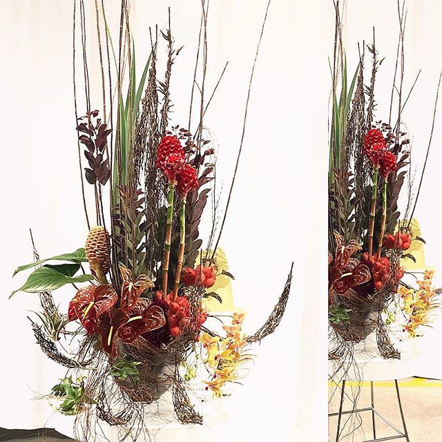 gregorlersch's tweet photo. The decorative asymmetrical Style .but with Leafornaments To make it even more decorative . Woven , handmade with tiny Betulatwiggs in Broncenet . Done in Vancouver. #floraldesign #trendsummit #flowerdesigner #structure #gregorlersch #hitomigilliam . Th… https://t.co/zZoh25GIMA https://t.co/AWM9HY8sS2