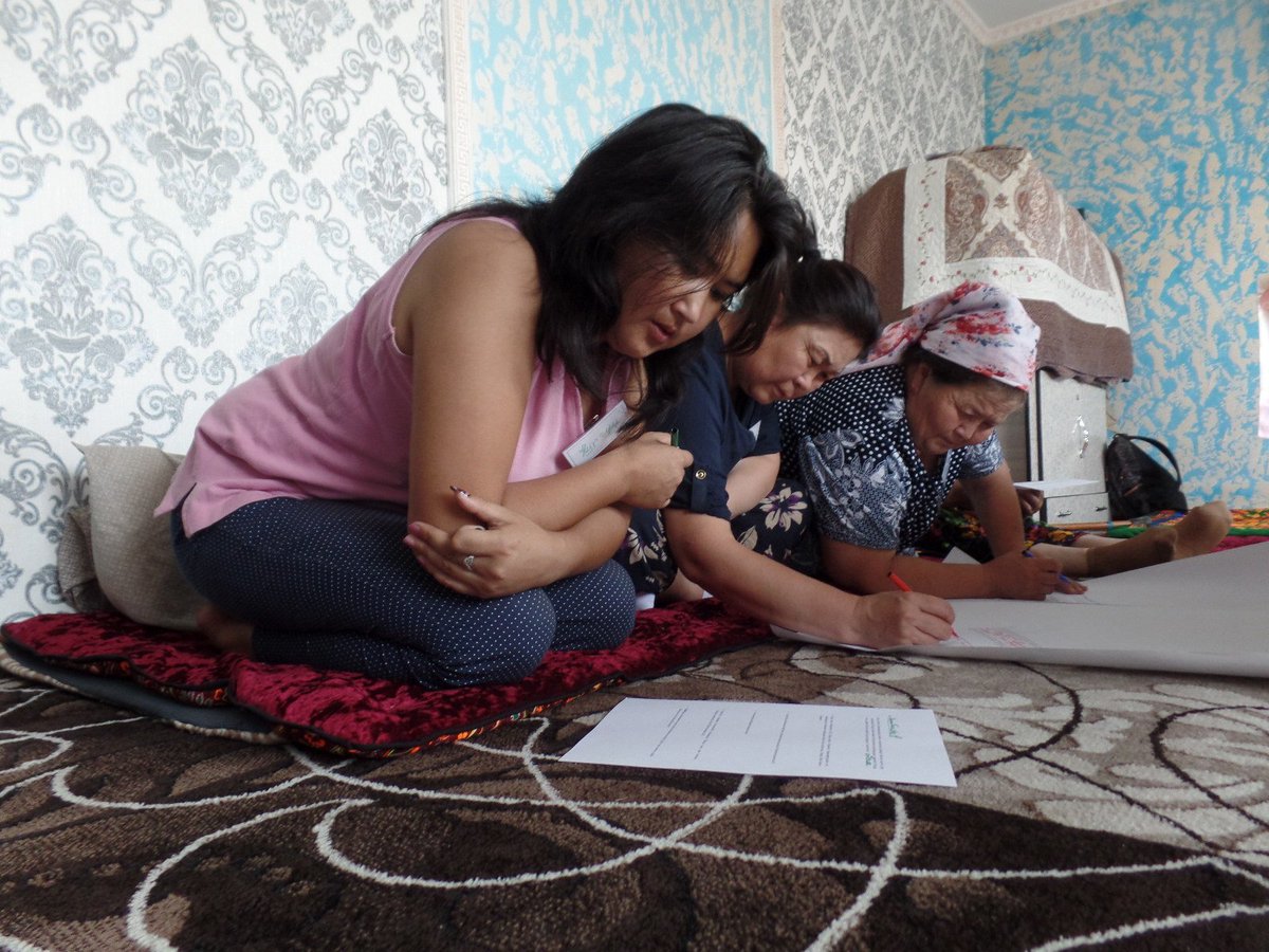 ForFamiliesKG's tweet photo. Working with Tendik community activists to start thinking about power, gender, and equality + community needs. Thank you to everyone for the great insights and volunteering for your community! #communitymatters #behaviorchange https://t.co/atI8N989Je