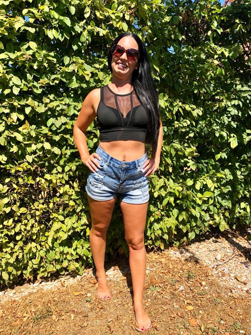 W&uuml;nsch euch einen wundersch&ouml;nen Samstag ☀️  Kiss https://t.co/m7UbG9DGT5  #blackhair #schwarzhaarig #longhair<a href="/tag/longhair"class="tags"><span>#longhair</span></a><a href="/tag/saturday"class="tags"><span>#saturday</span></a><a href="/tag/blackhair"class="tags"><span>#blackhair</span></a><a href="/tag/belgium"class="tags"><span>#belgium</span></a><a href="/tag/adultwork"class="tags"><span>#adultwork</span></a>