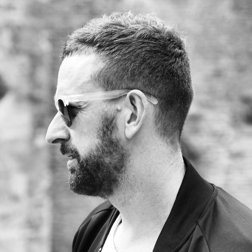 jackstooks's tweet image. Snapshots I took of @SirWiggo and @Colnagoworld bikes at #chavenage house home of @PoldarkTV great day @LeColUK