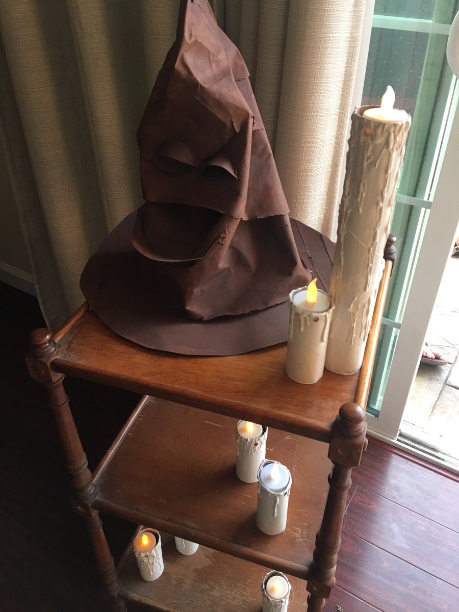 hoobiedoober's tweet photo. Who else had an amazing bday because @LiamPayne released a freaking amazing EP AND their wonderful daughters threw the most epic detailed Harry Potter themed party to honor this mama on 8/24!? Yeah-ME!!! #LPFirsTime @liam93pro @HarryPotterHQ https://t.co/YLXnDB0tlG