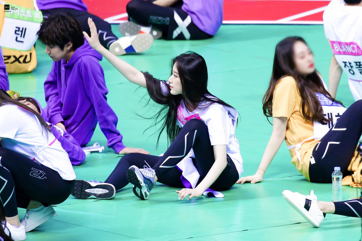 20000106_SH's tweet photo. 180820 아육대
😀😄🙋‍♀️🥰
#슈화 #SHUHUA #여자아이들 #G_I_DLE https://t.co/BZ8707fzyJ