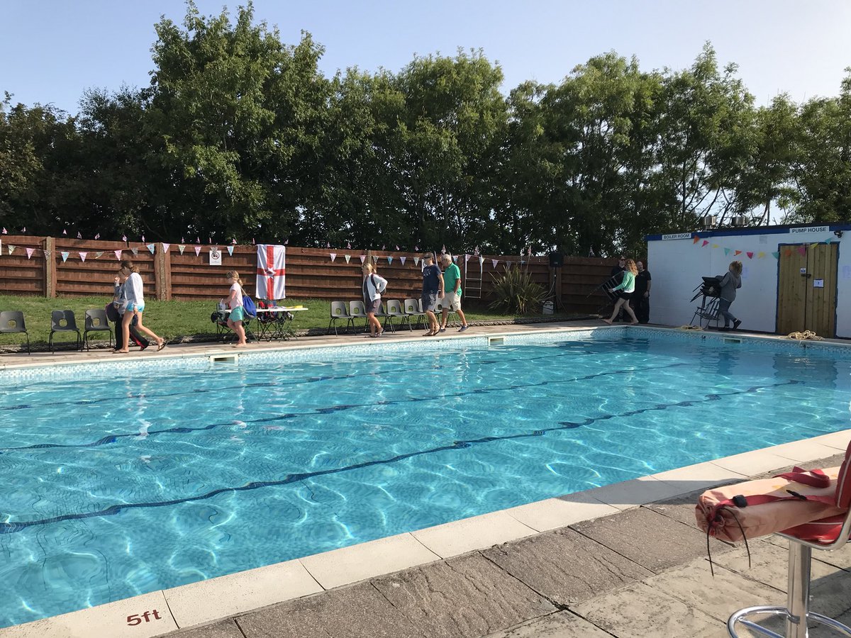 Swimming gala about to start! #dartmouthregatta2018 #swimming #outdoorpool @discoverdart @Tivyswimming @visitsouthdevon @Devon_Hour @dolphin_dart @woofstockuk @ClPaignton