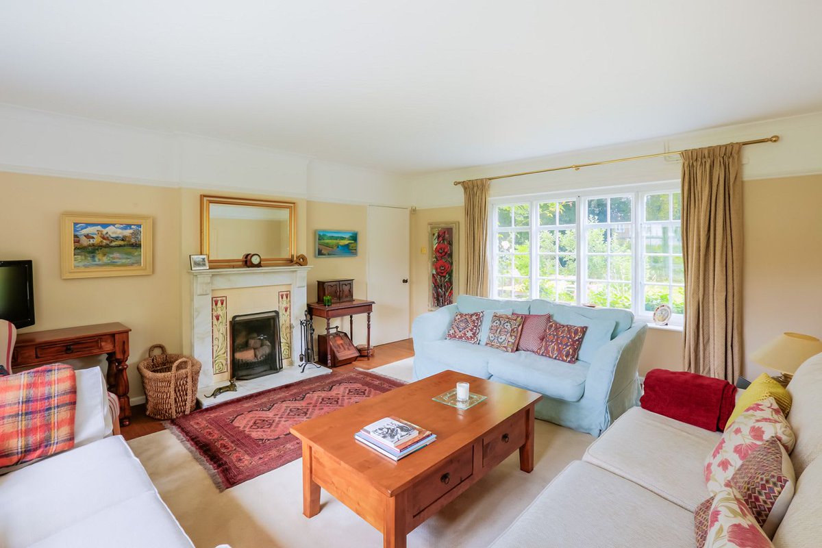 NorwichChewtonR's tweet image. Amazing space in this family house with 2 large reception rooms and separate studio space in the mature gardens. Great school catchments. Don't hesitate, call the team at  #ChewtonRose on 01603 622017
#ThorpeStAndrew  #Norwich