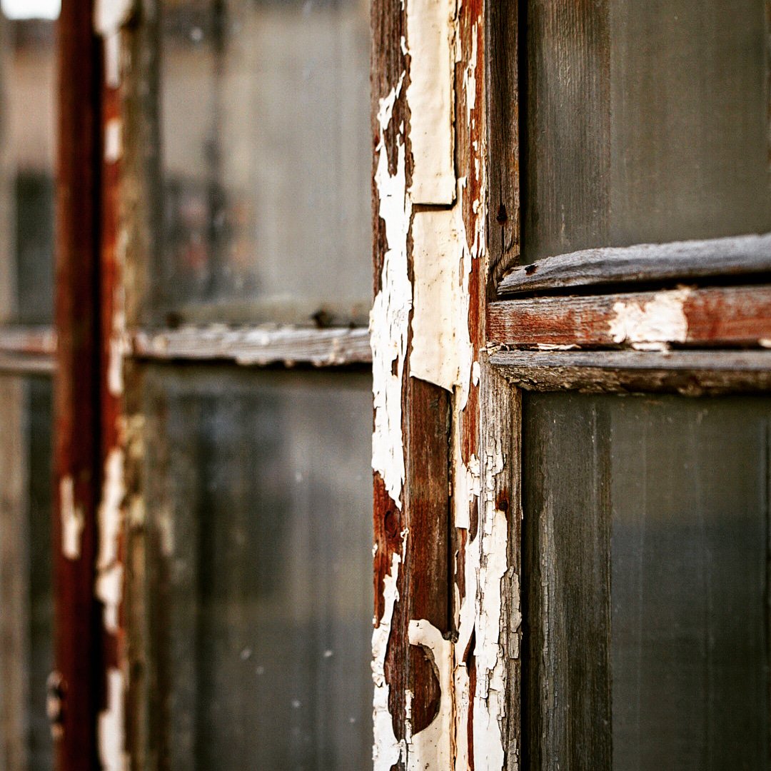 BSistersBerlin's tweet photo. #goodoldtimes #window #fenster #farbe #colour #color #tallin #picoftheday #oldiebutgoldie #derlackistab #lack #varnish https://t.co/RA09ShbmoV